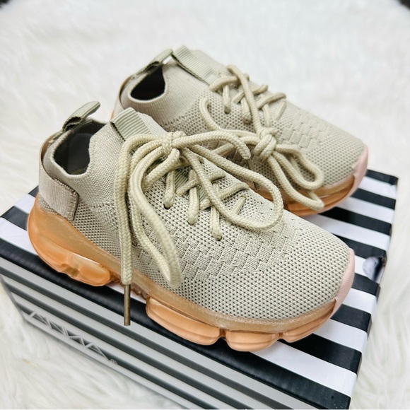 Kids tan knit sneaker - Picture 4 of 7